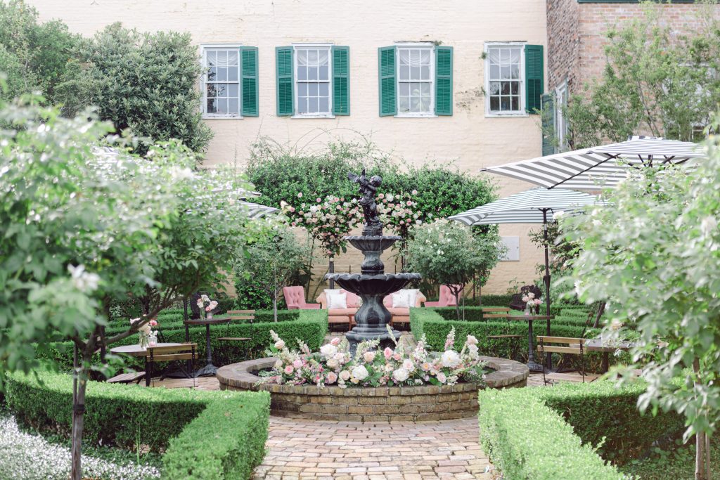 Courtyard New Orleans Decorating Ideas