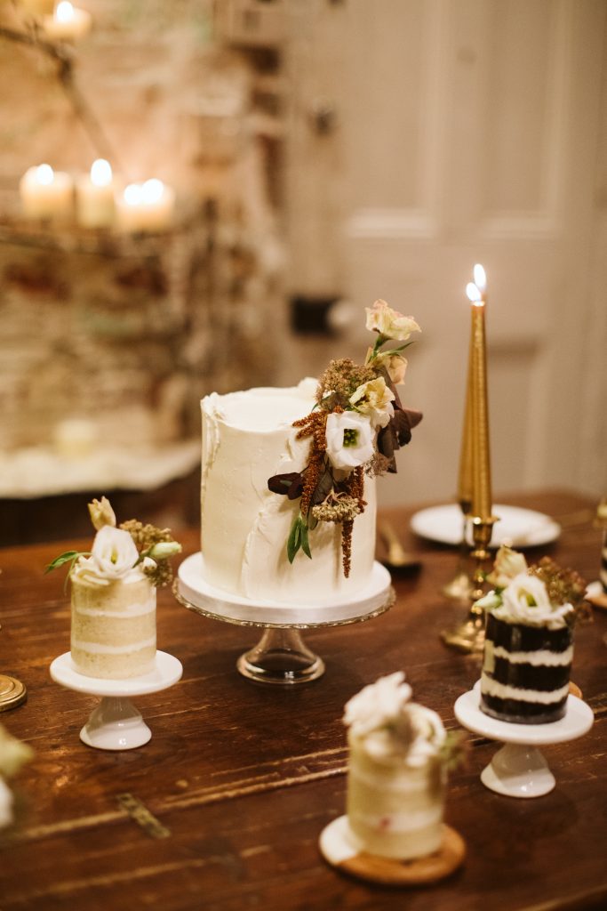 Mini wedding cakes 